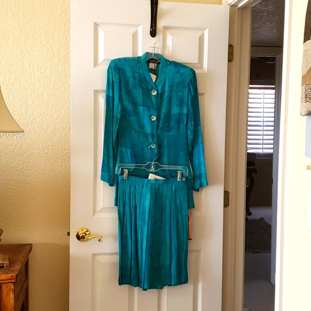 New Carol Little Petite turquoise jacket and matching skirt in size 6